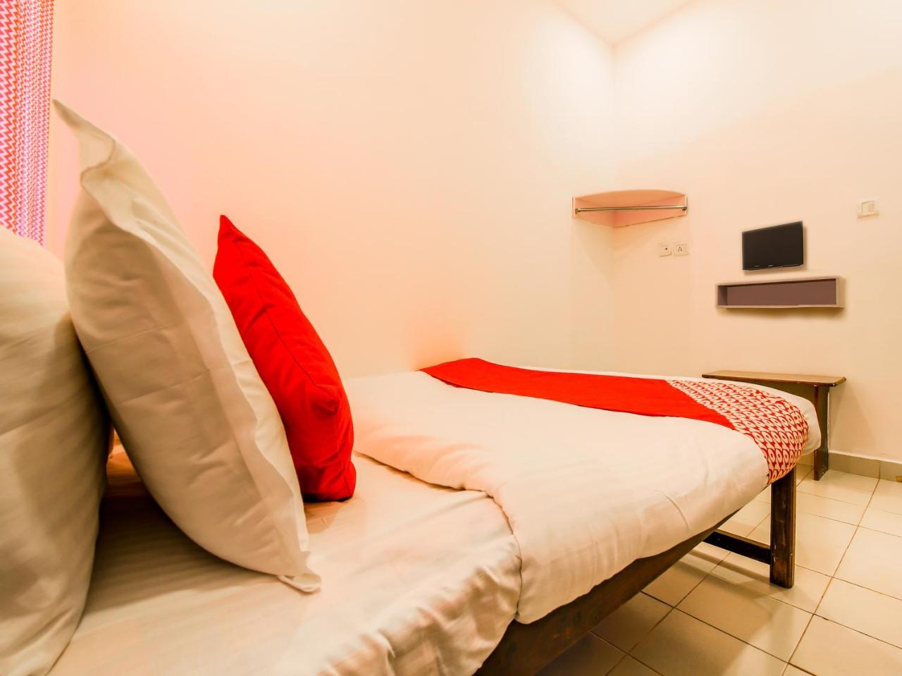 Oyo 22056 Arambol Plaza Beach Resort Eksteriør billede